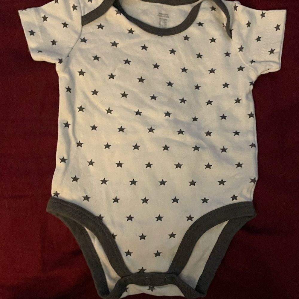 Amazon Essentials White and Gray Bodysuit with Heart Pattern